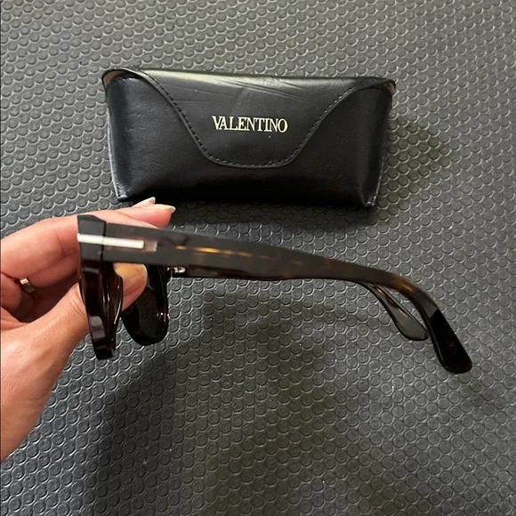 Valentino Tortoise Shell Sunglasses w/Case - Picture 2 of 7